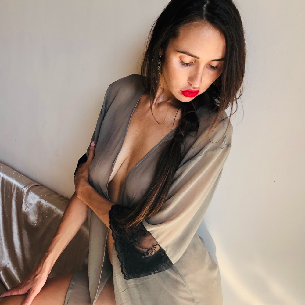 Smokey seductress kimono